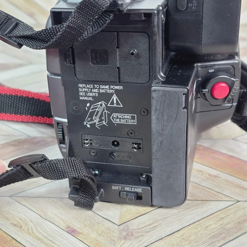 VTG 1998 JVC GR-AX930U Compact VHS Camcorder Videomovie Bundle TESTED Works